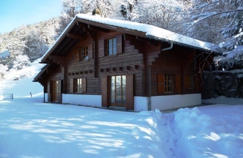 St. Luc Ski Chalet | Chalet individuel de 2 étages pour 9 personnes d'une surface estimée à 100m2. Le chalet se situe sur