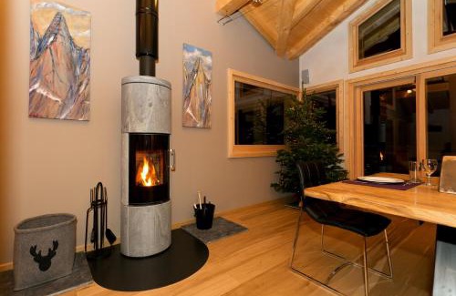 Les Praz-de-Chamonix Ski Chalet | Chalet Isabelle Mountain lodge 5 star 5 bedroom en suite sauna jacuzzi