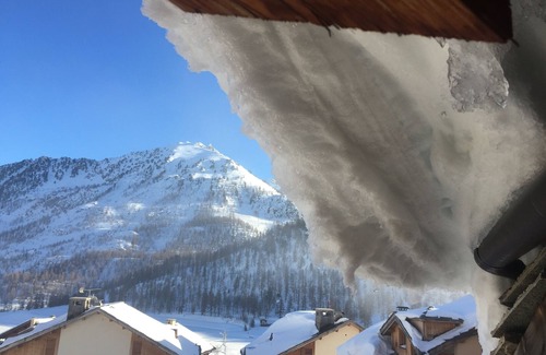 Montgenevre Apartment | CHALET K Luxury 8 people in Montgenevre on tracks was winter with spa and pool