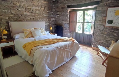Caboalles de Abajo Ski Chalet | Chalet 'La Escondida' with Mountain View, Private Terrace and Wi-Fi