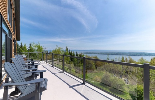 Saint-Joseph-de-la-Rive Ski Chalet | Chalet La Panoramique – Elegance, Stunning River Views & Private Spa