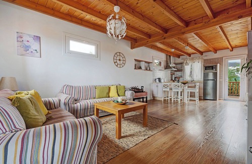 La Mancha Apartment | Chalet las Viñas 2 with Mountain View, Wi-Fi, Garden & Terrace