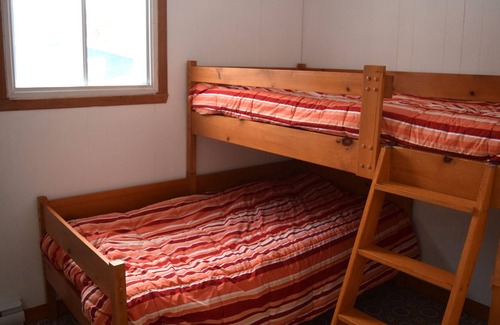 Notre-Dame-des-Neiges Ski Chalet | Chalet le Basque near the River