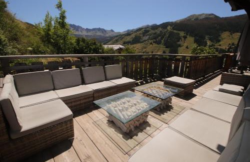 Vars Ski Chalet | Chalet le Chantelevent for 24 Guests - Slope Views, Pool & Jacuzzi