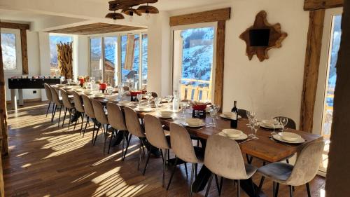 Vars Ski Chalet | Chalet le Chantelevent for 24 Guests - Slope Views, Pool & Jacuzzi