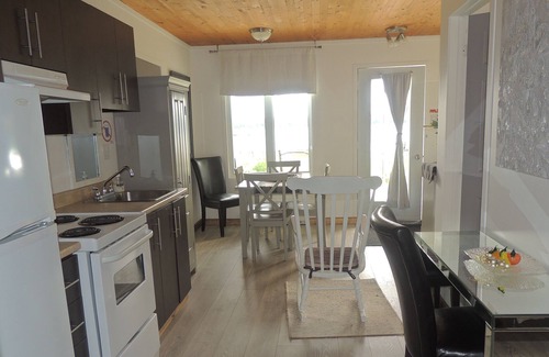 Larouche Ski Chalet | Chalet Le Kim on the edge of the lake