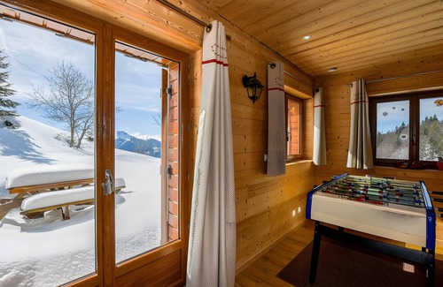 Mieussy Ski Chalet | Chalet 'Le Maclavierre' with Mountain View and Wi-Fi