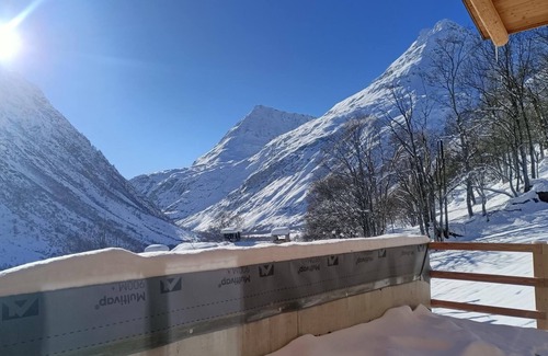 Bonneval-sur-Arc Ski Chalet | Chalet le Mont Seti at 1800 m altitude, 2 steps from the ski slopes!