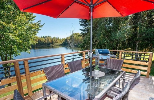 Riviere-Bleue Ski Chalet | Chalet Lilo! Relaxation guaranteed on the edge of a lake CITQ 311203