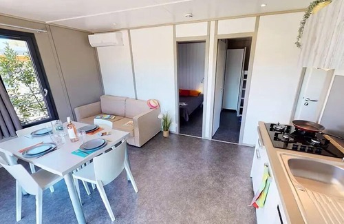 Lourmarin Ski Chalet | Chalet Luberon - 35m² - 2 bedrooms + jacuzzi (4 adults & 1 child max 12 years) 4 to 5 people - 4 people included in the price