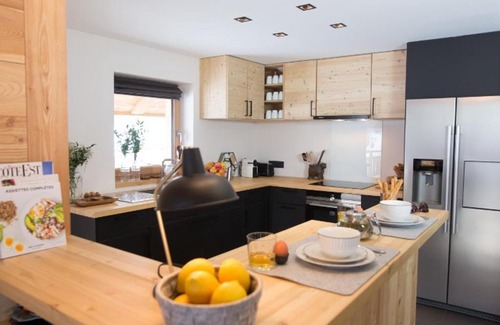La Salle-les-Alpes Ski Chalet | Chalet Luxueux 10 Pers. à Serre Chevalier - Terrasse, Local à Ski, Navette Gratuite - FR-1-762-18