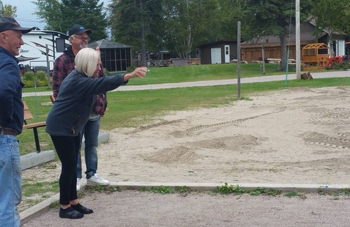 Larouche Ski Chalet | Chalet Marie-Kate on the edge of the Lake