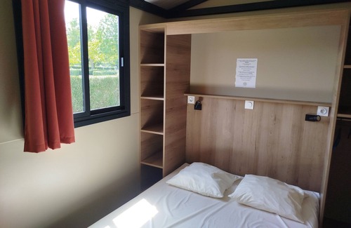 Evron Ski Chalet | Chalet Morea, in a small campsite close to shops