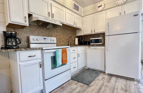Stevensville House | Chalet on the Lake 73 w/Beach Access, Pools, Sport Courts, Fishing Pond & more!