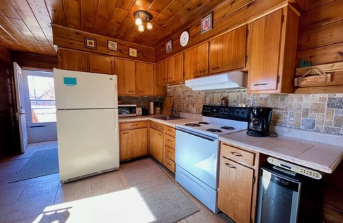 Stevensville House | Chalet on the Lake 74 w/Beach Access, Pools, Sport Courts, Fishing Pond & more!