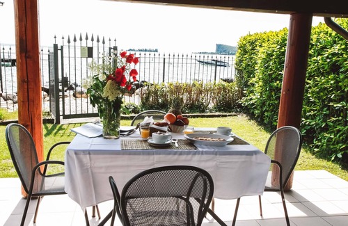 San Felice del Benaco Ski Chalet | Chalet Rio 1 directly on the beach