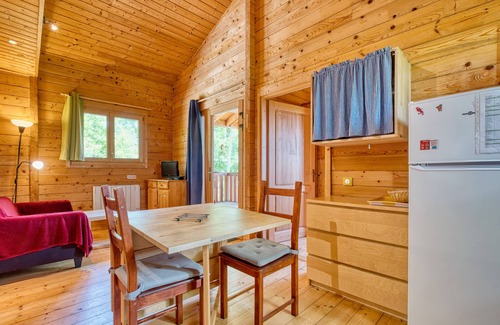 Salignac-Eyvignes House | Chalet Rapiette – wheelchair accessible, shared heated pool, Périgord Noir