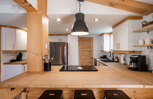 Orford Ski Chalet | Chalet Scandinavian, Turn Key Amenities + Pet Friendly + Dedicated Workspace with Hi Speed WiF