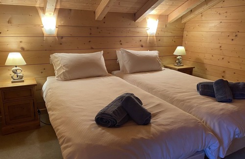 Chatel Ski Chalet | Chalet sleeps10. Only 300m walk to the Linga lifts which link to whole area.