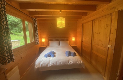 Chatel Ski Chalet | Chalet sleeps10. Only 300m walk to the Linga lifts which link to whole area.