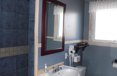 Larouche Cottage | Chalet sur le bord du lac d'une chambre Le Gabriel