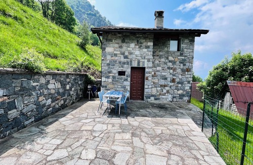 Cusino House | Chalet surrounded by greenery