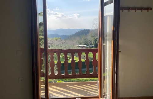 Nabarniz House | Chalet 'Txatonea' with Mountain View, Private Terrace and Wi-Fi