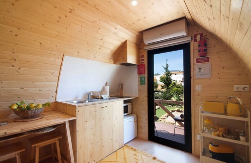 Tunes Ski Chalet | Chalet 'Villa Das Alfarrobas Eco Cabin' with Shared Pool, Wi-Fi and Air Conditioning