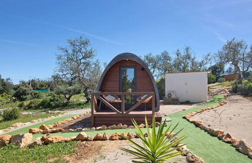 Tunes Ski Chalet | Chalet 'Villa Das Alfarrobas Eco Cabin' with Shared Pool, Wi-Fi and Air Conditioning