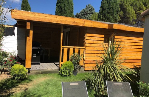 Camaret-sur-Aigues Ski Chalet | Chalet VIP mit Privatem Jacuzzi und Garten