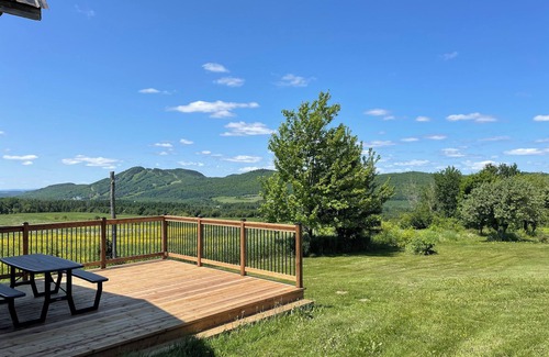Lac-Etchemin Ski Chalet | Chalet Vue sur l'Orignal magnificent mountain views 5 minutes from the slopes