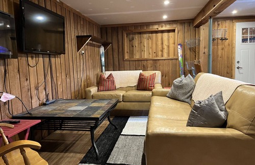 Mont Ste. Marie Ski Chalet | Chalet walk to Ski Hill Sleeps 12 5 bedrooms and bunk bed