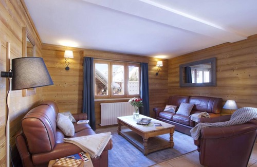 Les Deux Alpes Ski Chalet | Chalet, wifi, 2nd floor, terrace, balcony, fireplace or stove, parking, tv, ski locker, 244m²