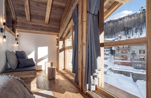 Le Fornet Ski Chalet | Chalet, wifi, sauna, terrace, fireplace or stove, parking, tv, ski locker, 150m², Val d'Isère
