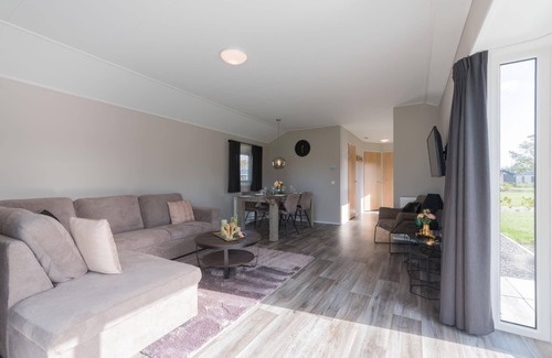 West-Graftdijk House | Chalet with 2 bedrooms and a dishwasher