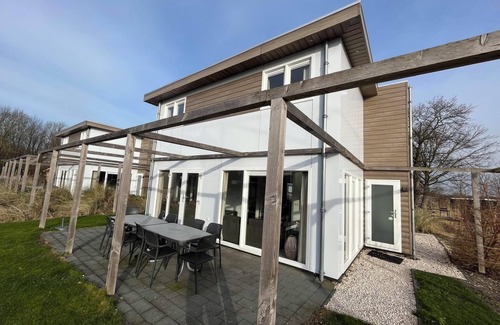 Municipality of Hellevoetsluis House | Chalet with 5 bedrooms and 3 bathrooms
