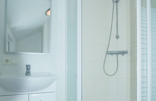IJhorst Ski Chalet | Chalet with dishwasher, in natural environment
