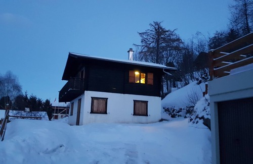 Saint-Pierre-de-Clages Ski Chalet | Chalet with large well-kept garden