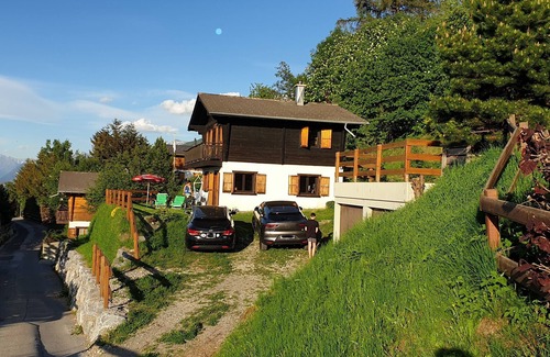 Saint-Pierre-de-Clages Ski Chalet | Chalet with large well-kept garden