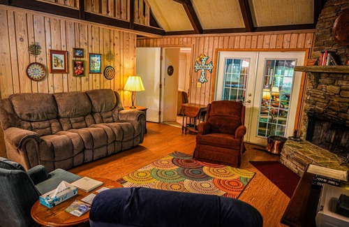 Pine Mountain Ski Chalet | Chalet with Screened in porch with just steps away from the playground