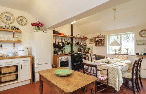 Didcot Cottage | CHALKPIT COTTAGE, pet friendly, with open fire in Blewbury