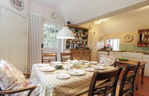 Didcot Cottage | CHALKPIT COTTAGE, pet friendly, with open fire in Blewbury