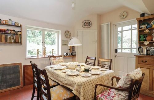 Didcot Cottage | CHALKPIT COTTAGE, pet friendly, with open fire in Blewbury