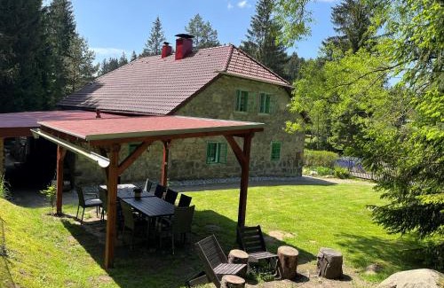 Loucovice House | Chalupa pod lipenskou hrází