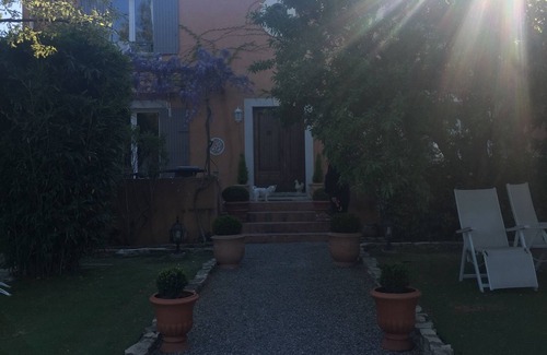 Saint-Saturnin-les-Avignon Bed & Breakfast | Chambre d 'hôte Romantique a Coté D'avignon