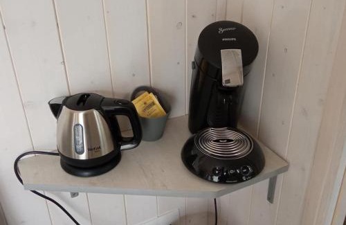 Noyers Bed & Breakfast | Chambre élégante, calme et adaptée PMR avec Wi-Fi, climatisation, parking et table d'hôtes - FR-1-590-266