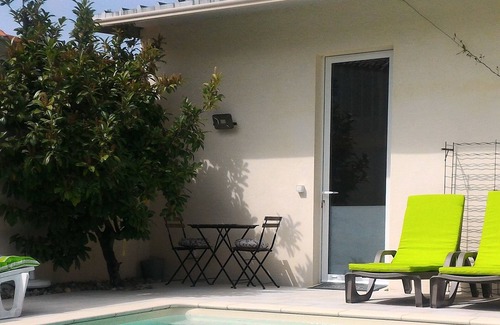 Talence House | Chambre accès direct grande piscine-Coin cuisine-Parking-Aircon-Jardin