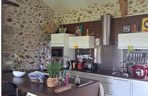 Cayrols House | Chambre chez l'habitant "lou Castanier"