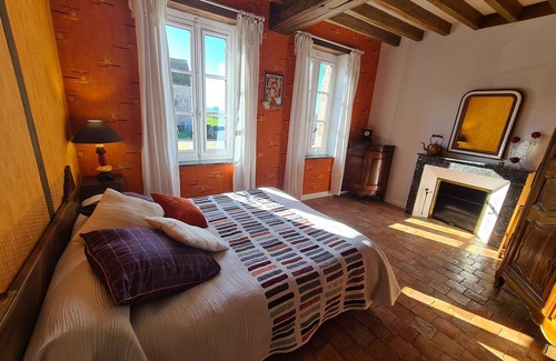 Bonnee Bed & Breakfast | "Chambre Confortable avec Terrasse Près de Sites Touristiques et Forêt d'Orléans"