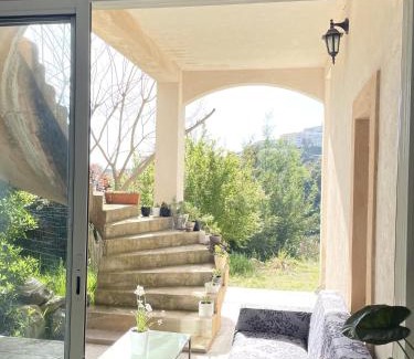 Mandelieu-La-Napoule House | chambre d'hôte d'artiste